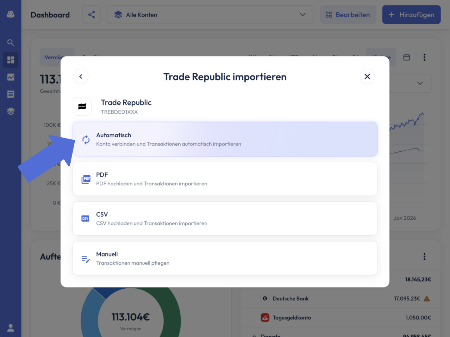 Dialog ‚Trade Republic importieren‘ mit vier Importoptionen. Ein Pfeil zeigt auf die hervorgehobene Option ‚Automatisch – Konto verbinden und Transaktionen automatisch importieren‘. Darunter die Optionen PDF, CSV und Manuell.